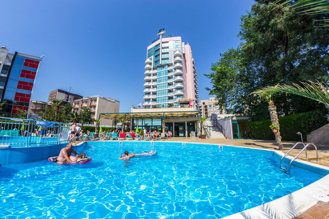 Grand Hotel Sunny Beach-Bazen.jpg