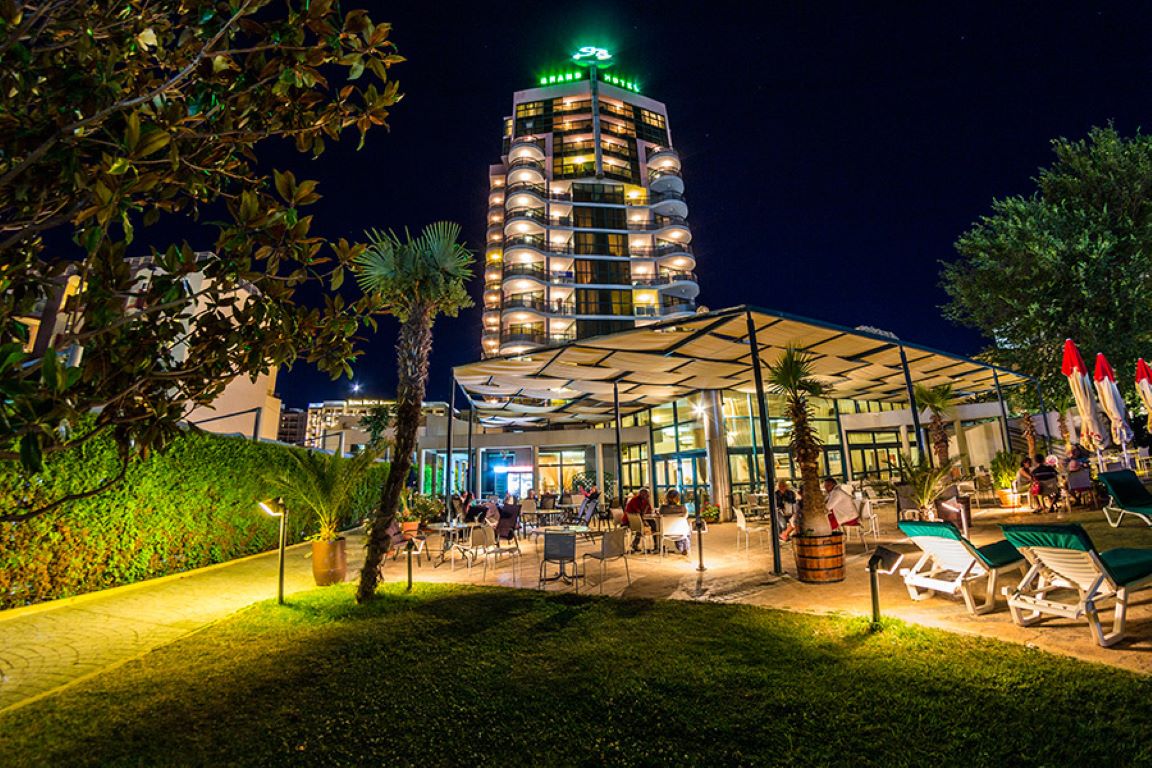 Grand Hotel Sunny Beach-Nocni izgled.jpg