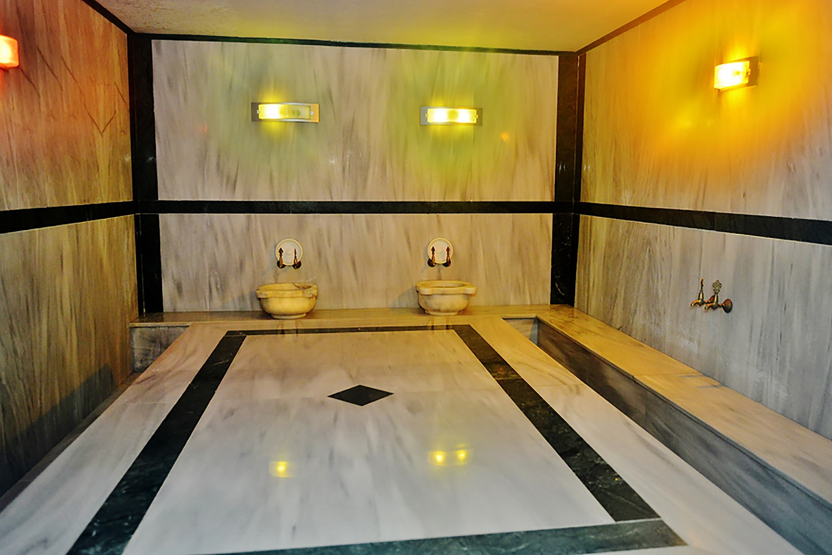 Marvel Hotel-Parno kupatilo.jpg