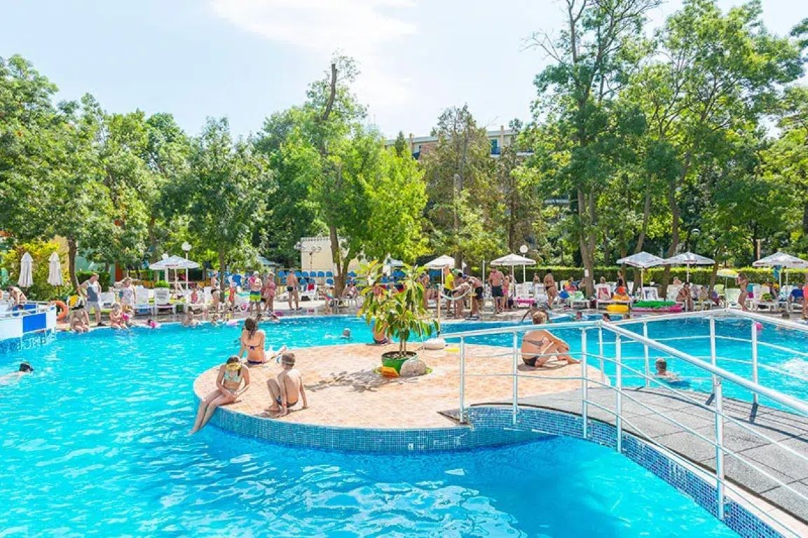 Hotel MPM Kalina Garden-Bazen.jpg