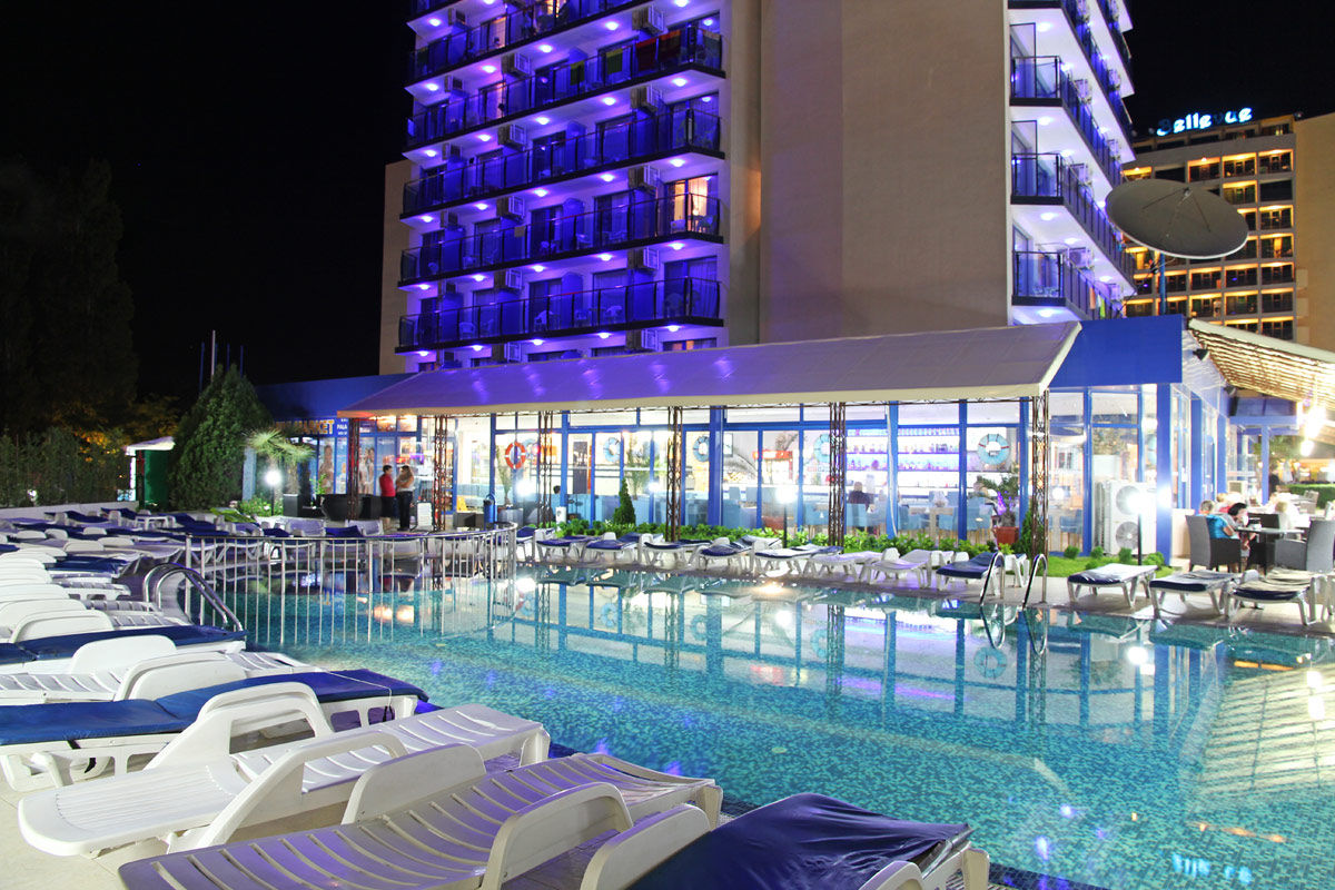 Hotel Palace-Bazen nocu.jpg