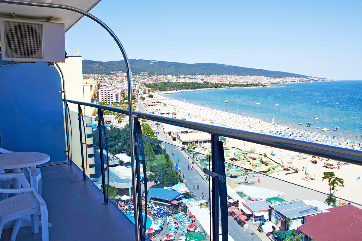 Hotel Palace-Pogled sa terase.jpg