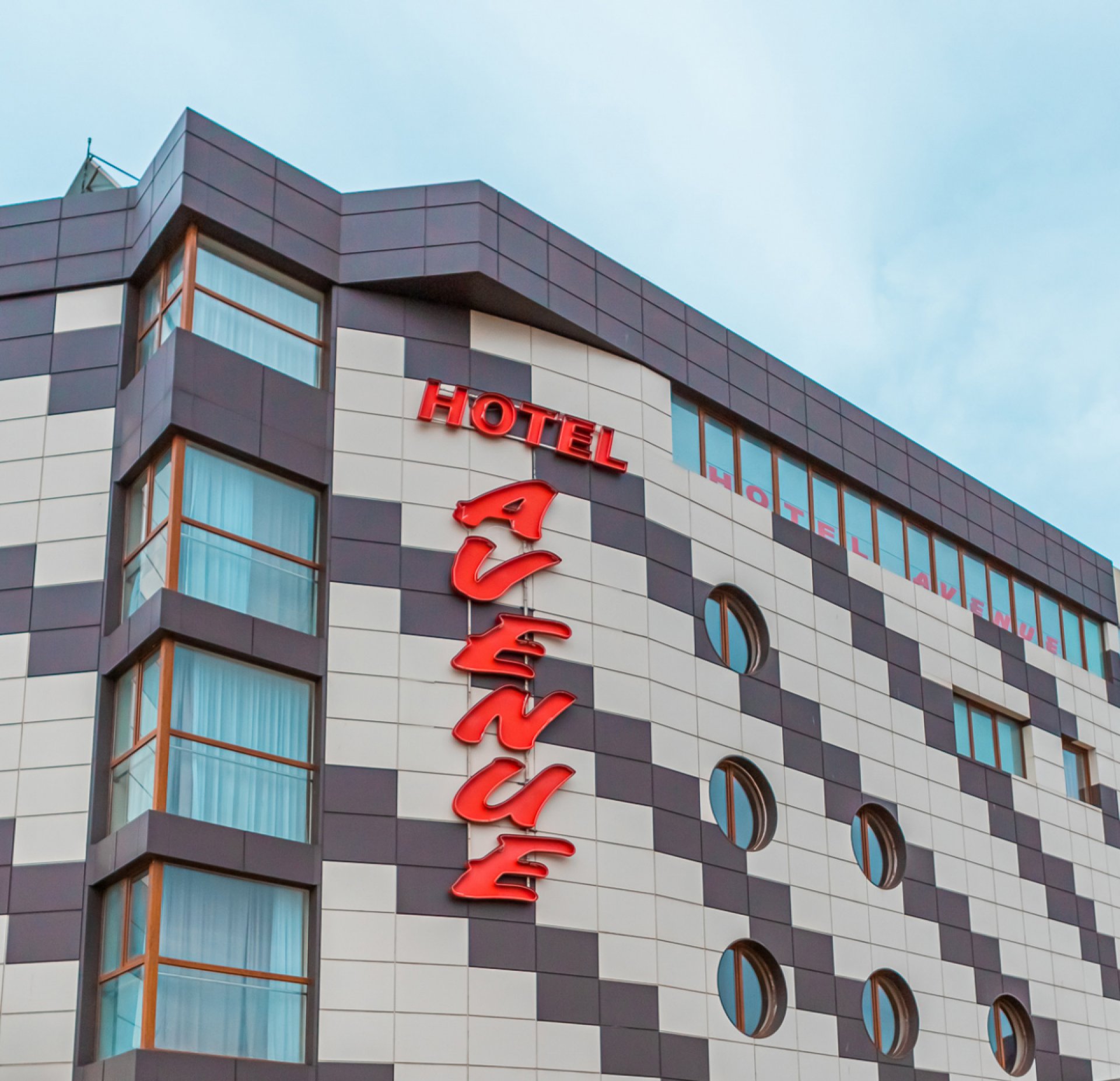 Hotel Avenue-Hotel spolja.jpg