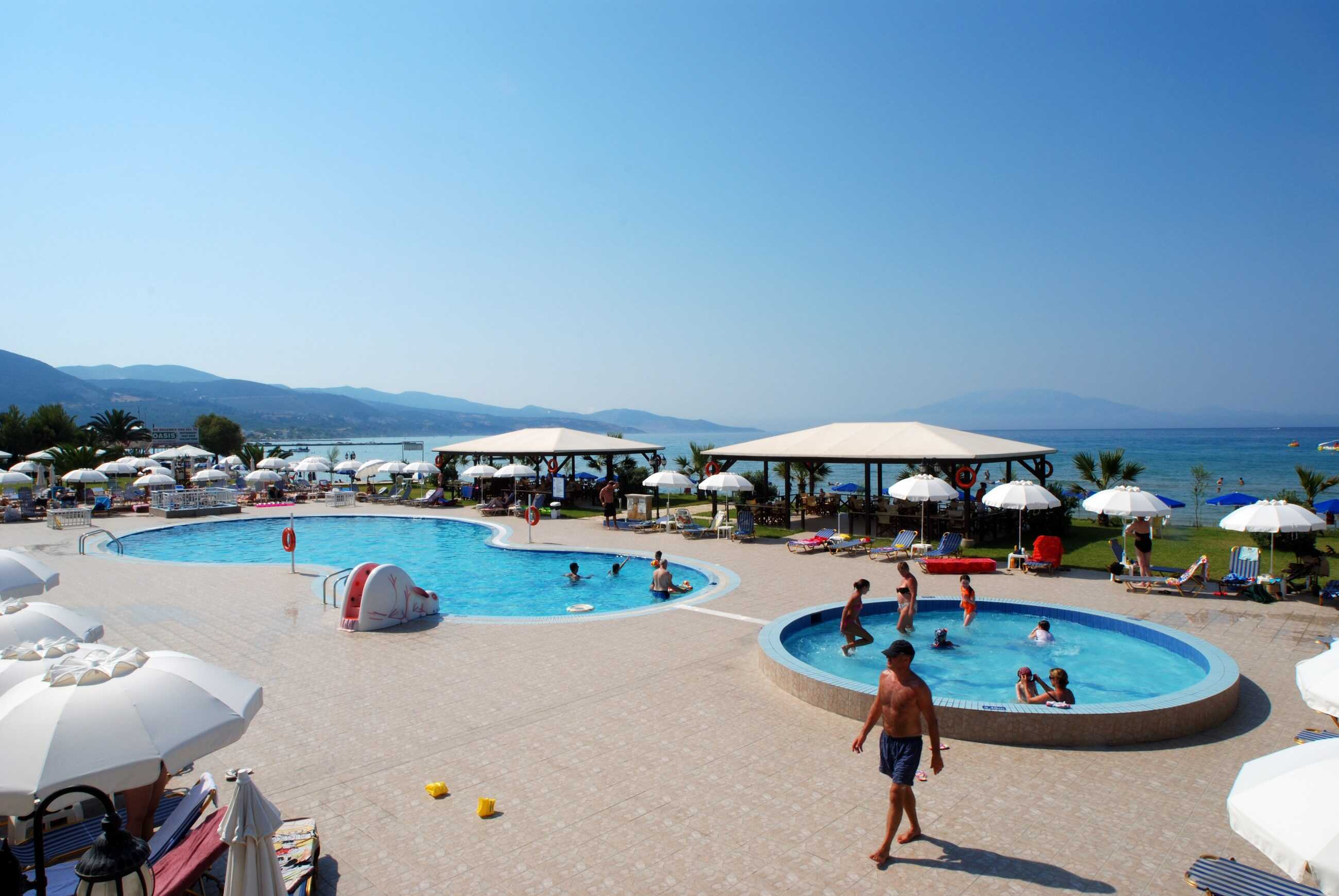 Alykanas Beach Grand Hotel-Bazen.jpg