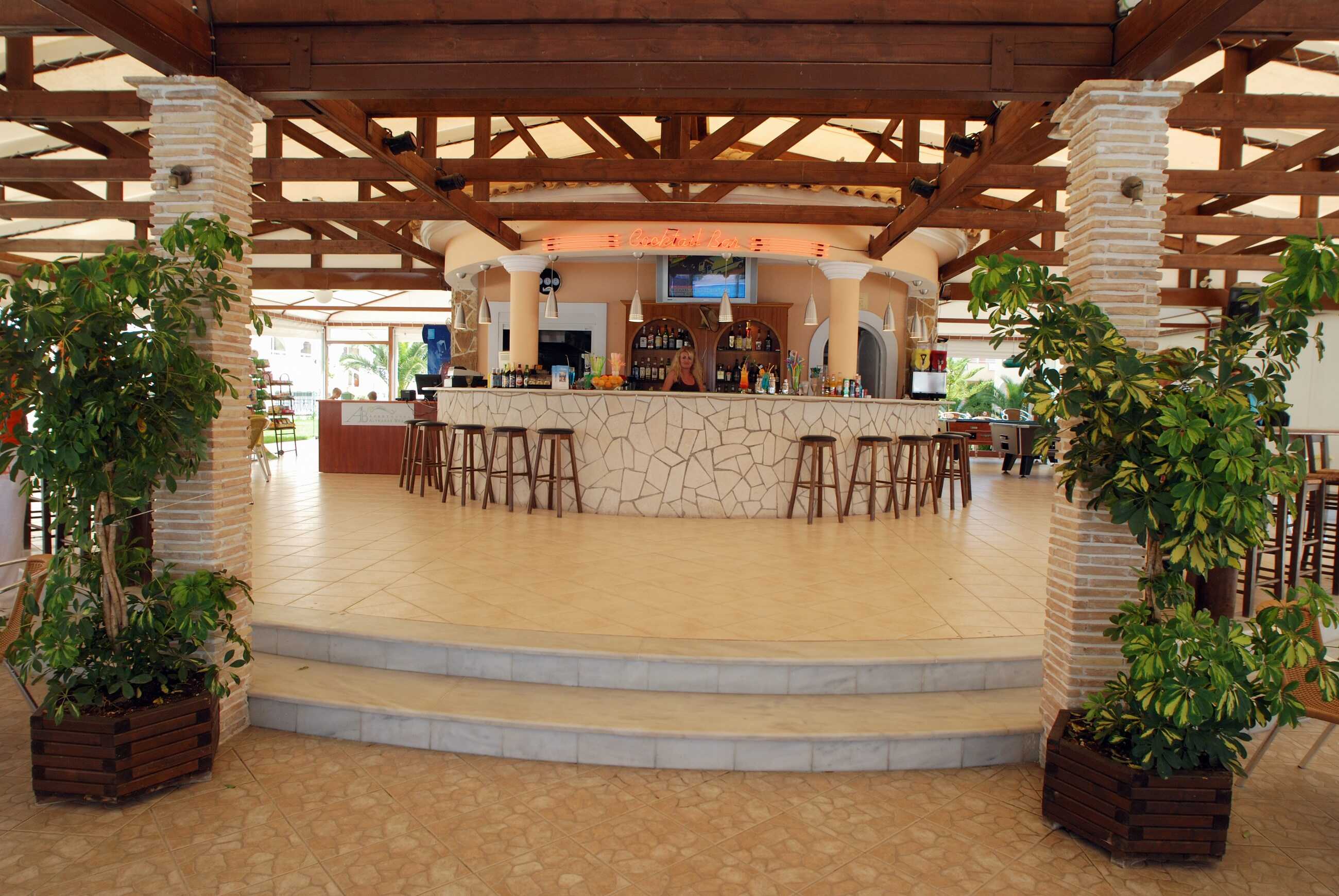 Alykanas Beach Grand Hotel-Koktel bar.jpg