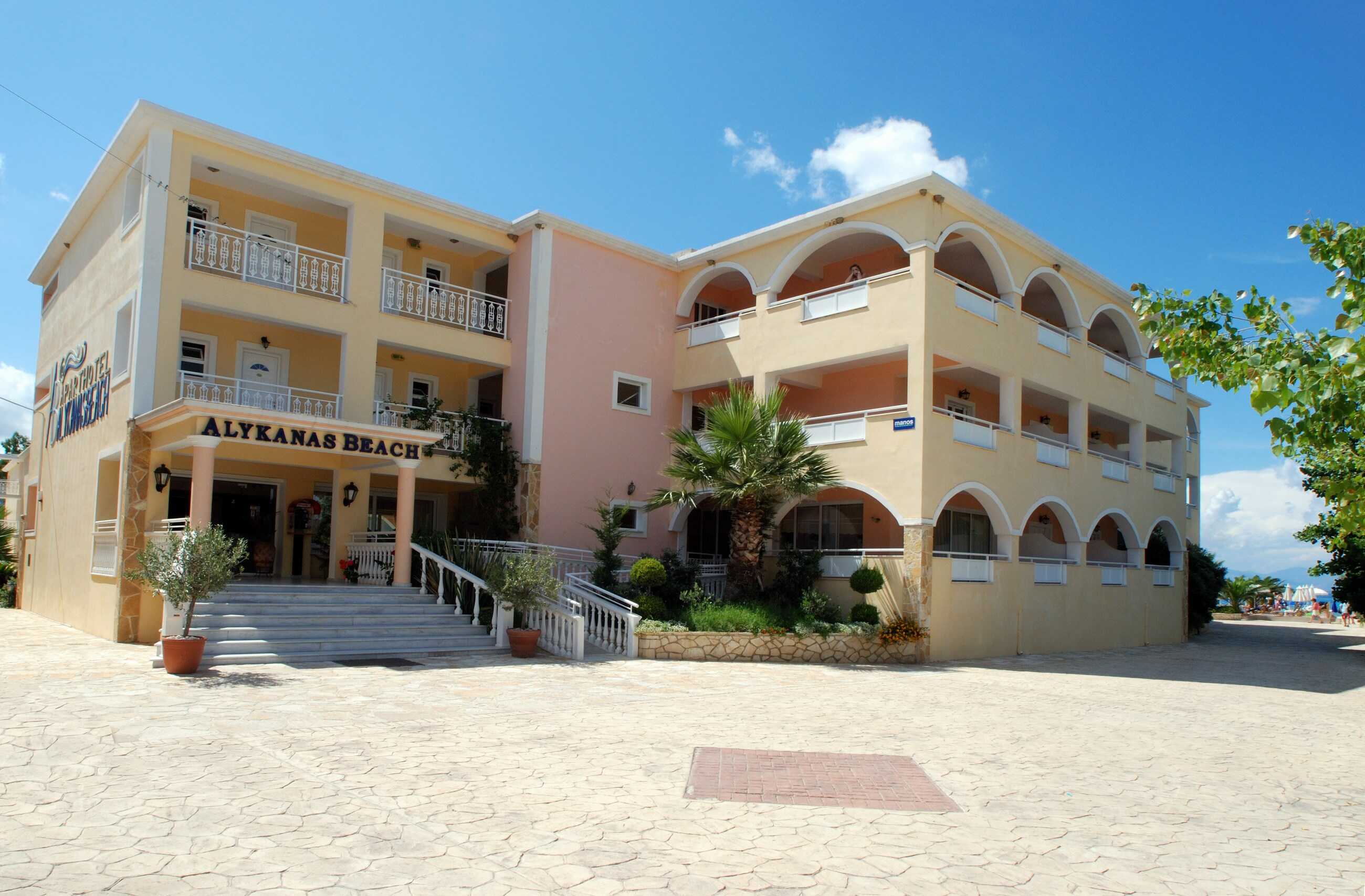 Alykanas Beach Grand Hotel-Ulaz u hotel.jpg