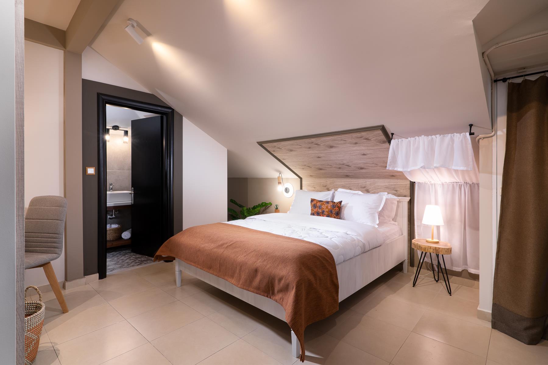 Elle Rooms & Suites-Delux attic soba.jpg