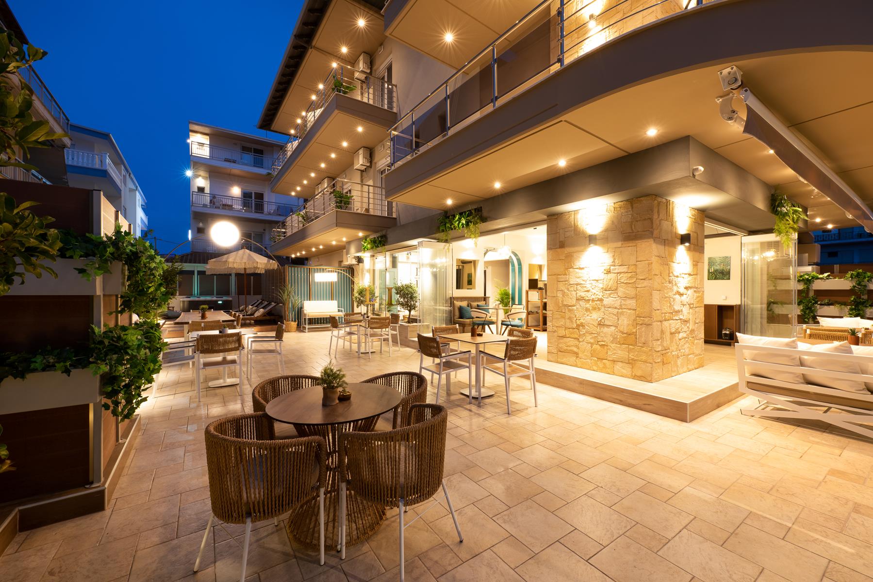 Elle Rooms & Suites Hotel-Nocni izgled.jpg