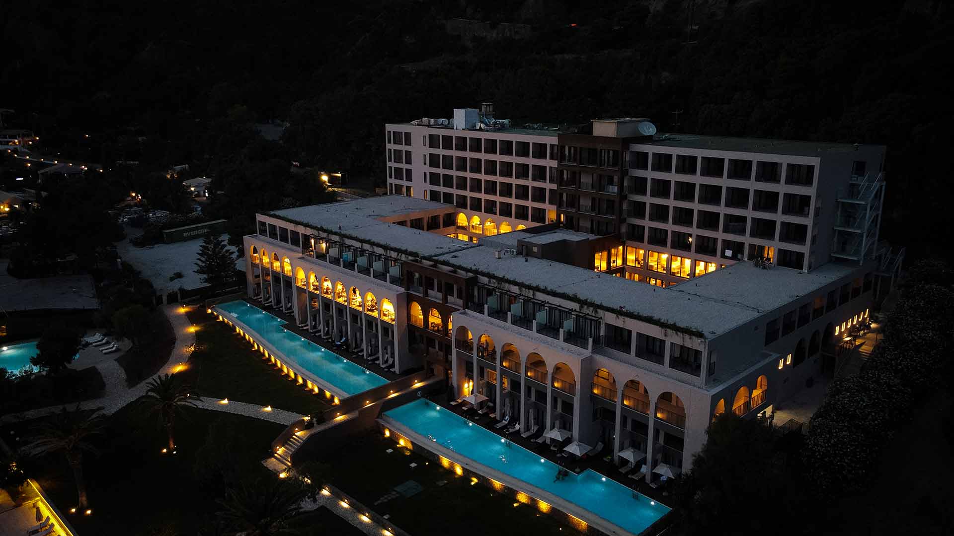 Domes of Corfu-Nocni izgled.jpg