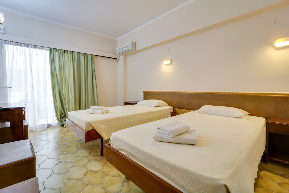 Hotel Calamos Beach-Standardna soba pogled more ili kopno.jpg