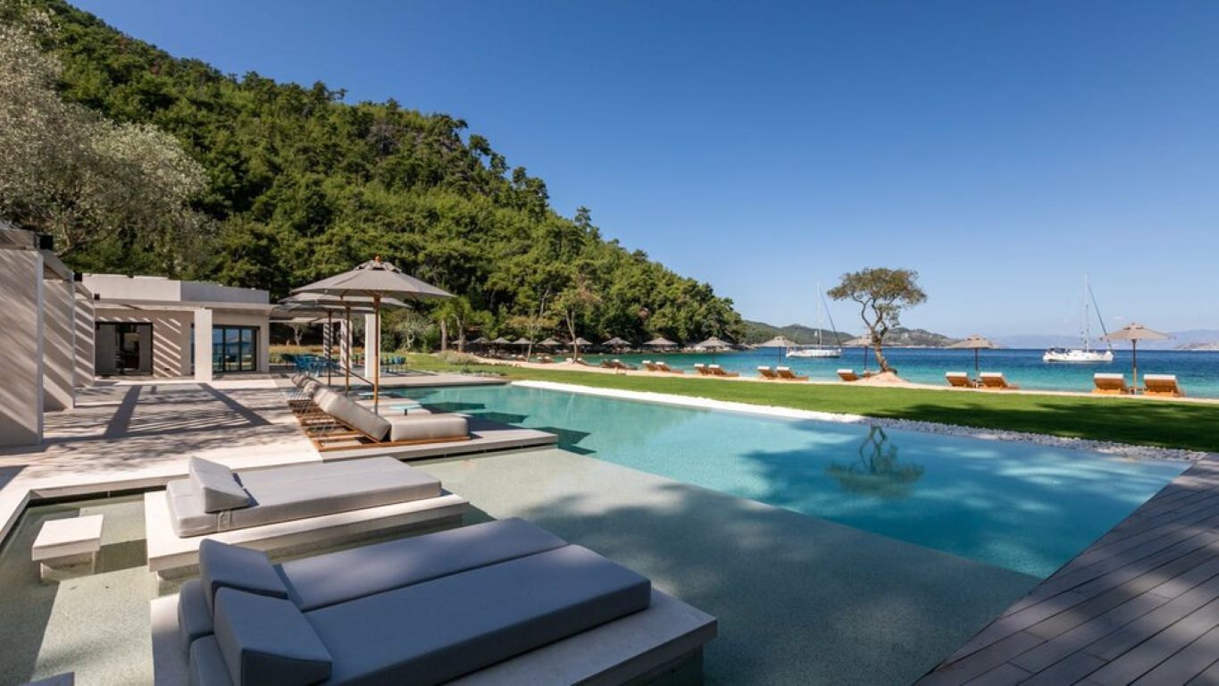 Hotel Vathi Cove Luxury Resort & Spa-Bazen.jpg
