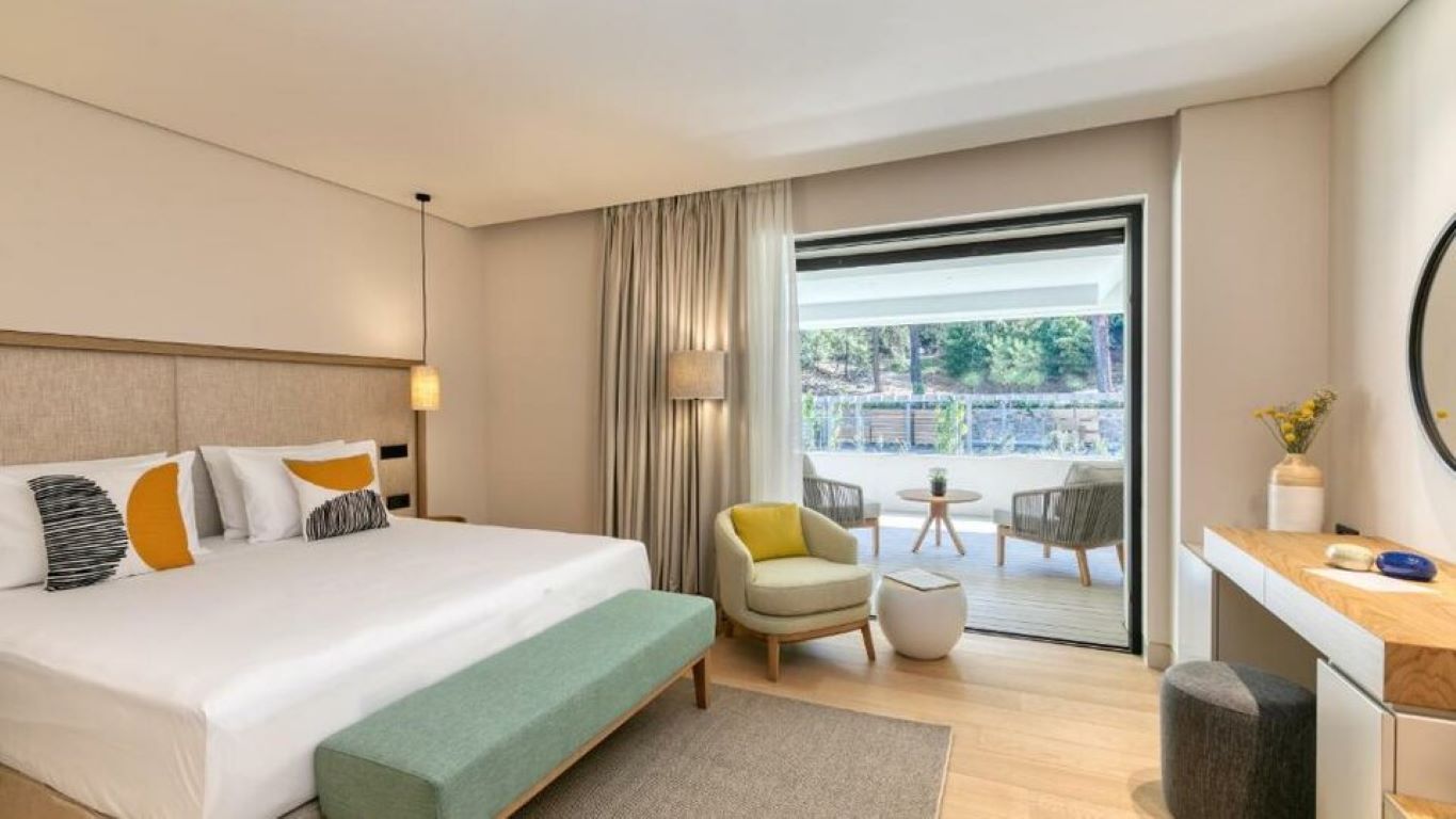 Hotel Vathi Cove Luxury Resort & Spa-Deluxe junior suite pogled more ili kopno.jpg