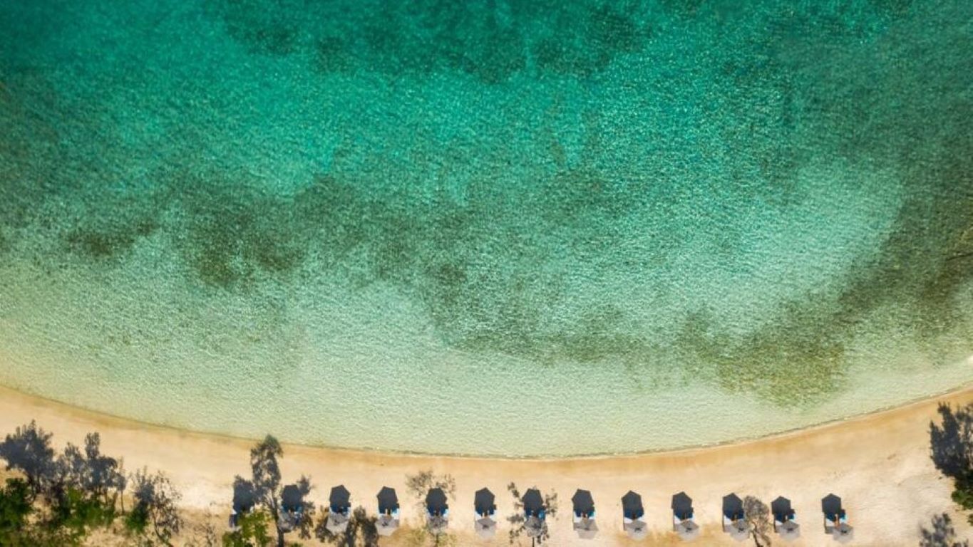 Hotel Vathi Cove Luxury Resort & Spa-Plaza.jpg