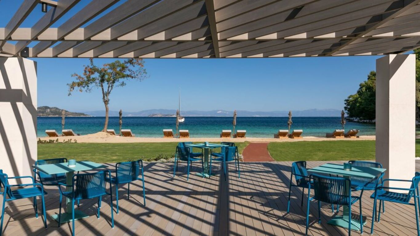 Vathi Cove Luxury Resort & Spa Hotel-Terasa restorana.jpg