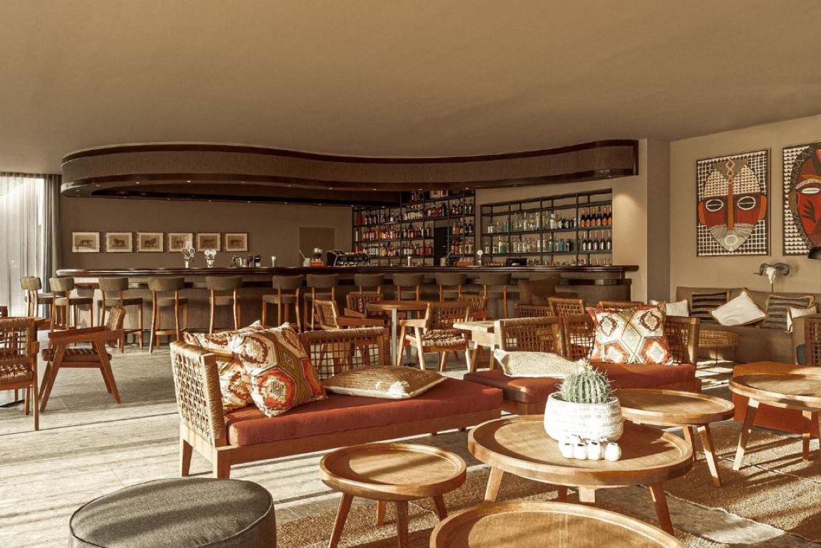 Hotel Cook's Club-Lobby bar.jpg