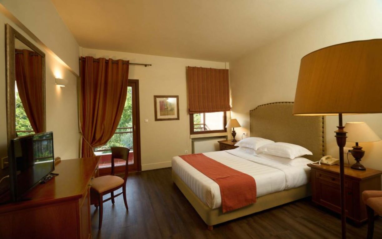 Hotel Xenia Palace-Standardna soba sa balkona.jpg