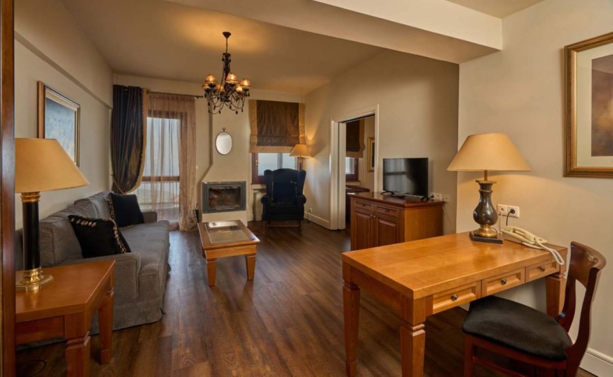 Hotel Xenia Palace-Suite sa panoramskim pogledom na more.jpg