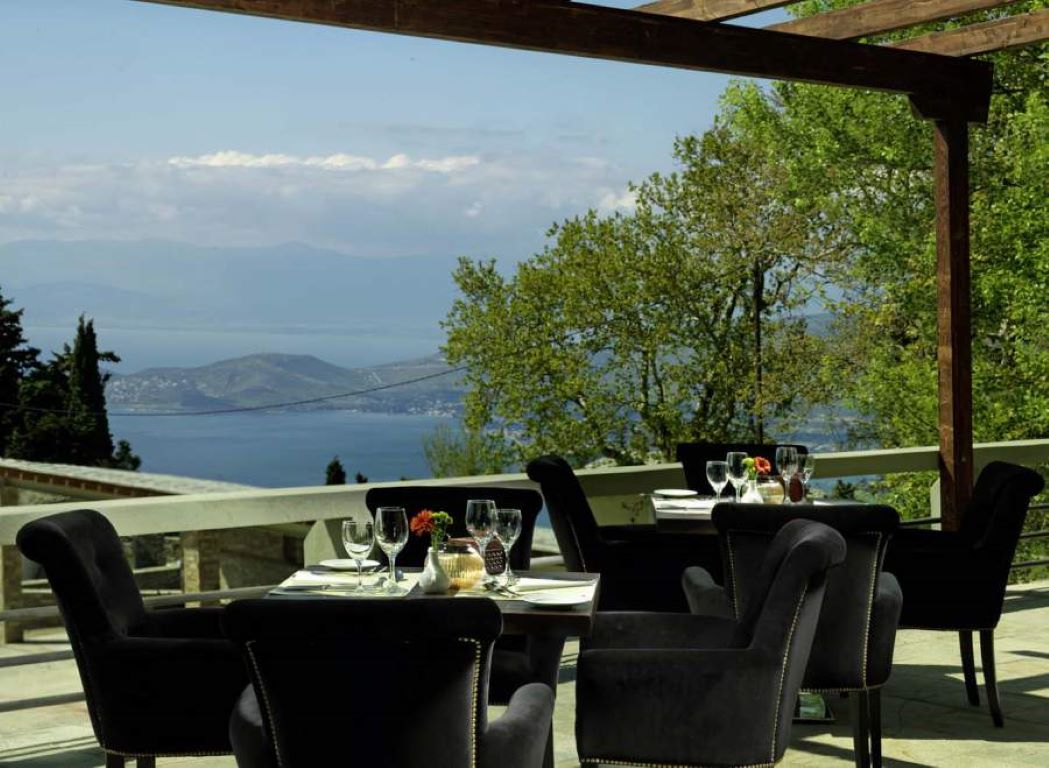 Xenia Palace Hotel-Pogled na okolinu.jpg
