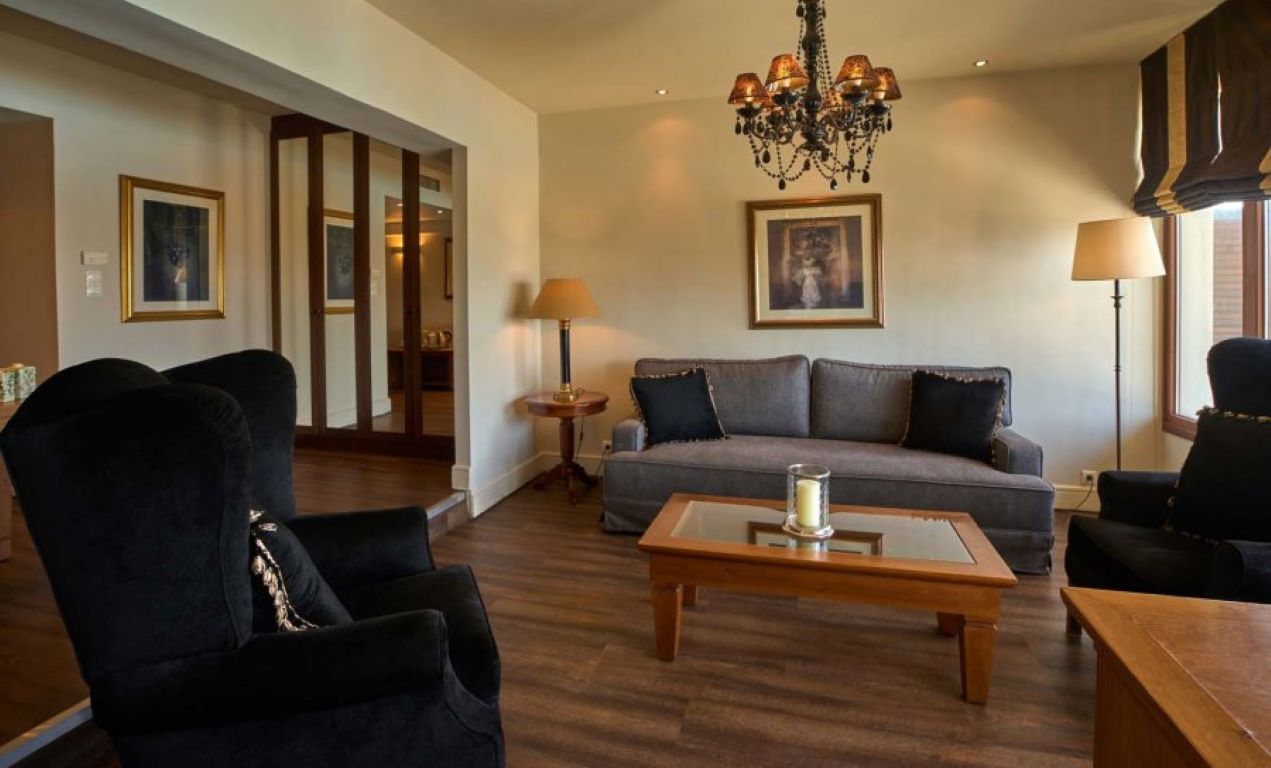 Xenia Palace Hotel-Porodican suite sa balkonom.jpg
