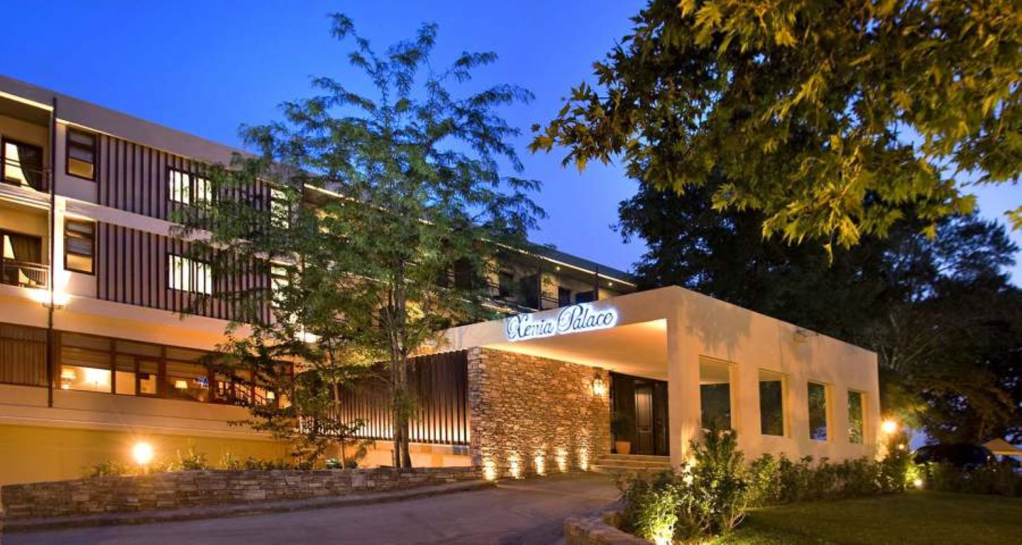 Xenia Palace-Ulaz u hotel.jpg