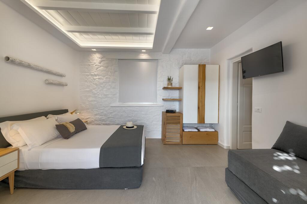 Hotel Elia triple room 1.jpg