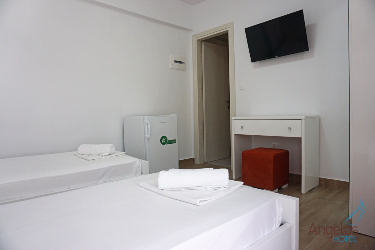 Angelos hotel standard dvokrevetna soba.jpg