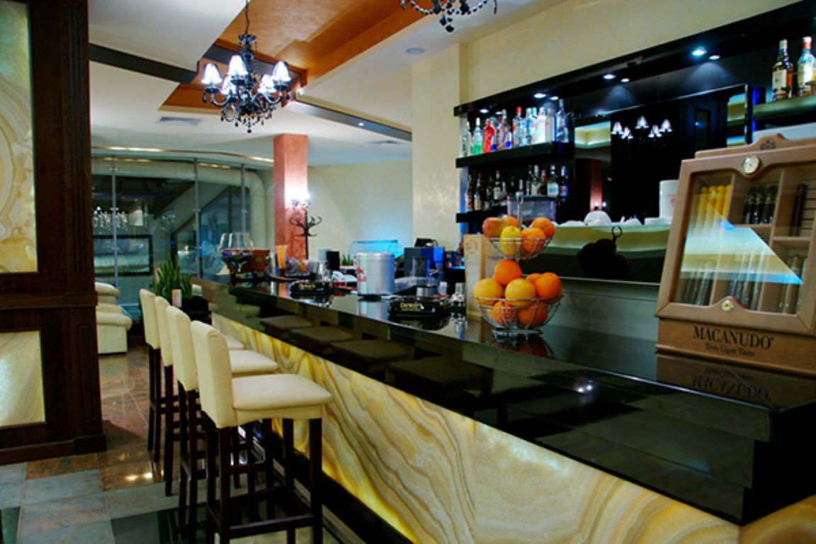 Hotel Iceberg Borovec-Lobby bar.jpg