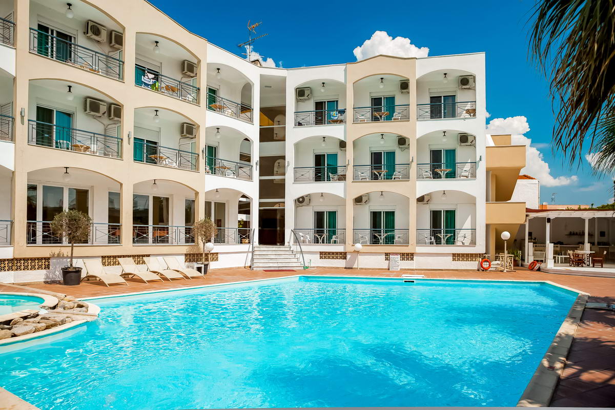 Stavros Beach Hotel-Bazen.jpg