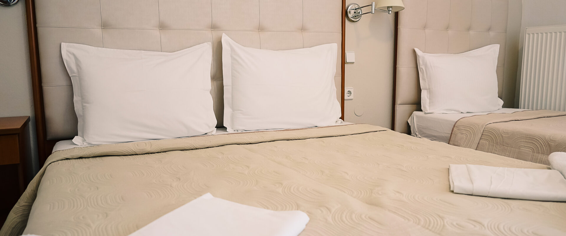 Stavros Beach Hotel-Standardna trokrevetna soba.jpg