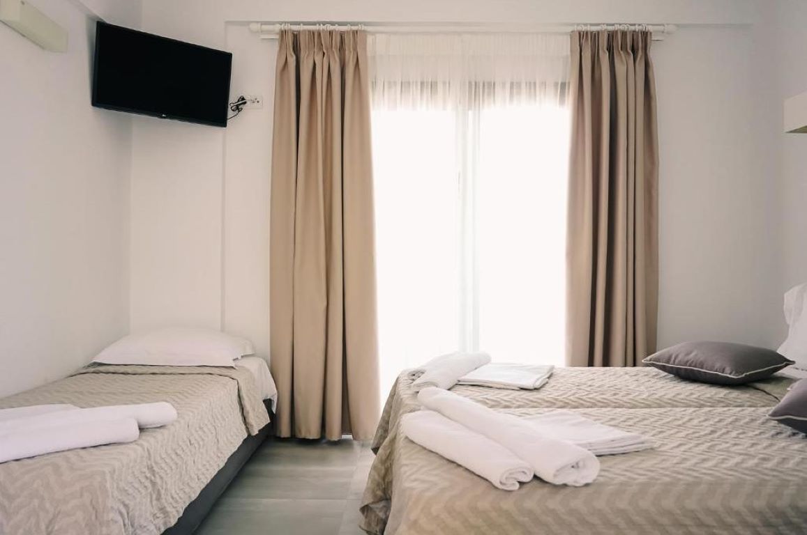 Stavros Beach Hotel-Superior trokrevetna soba.jpg