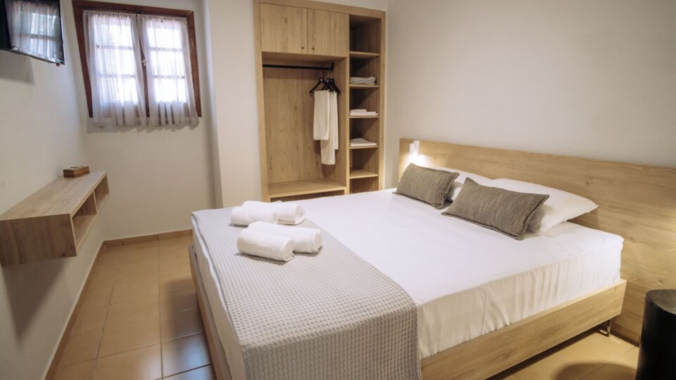 Santa Ana Studios-Apartman.jpg