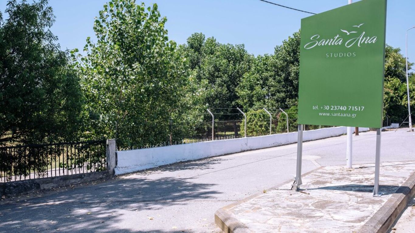 Santa Ana Studios-Pristup hotelu.jpg