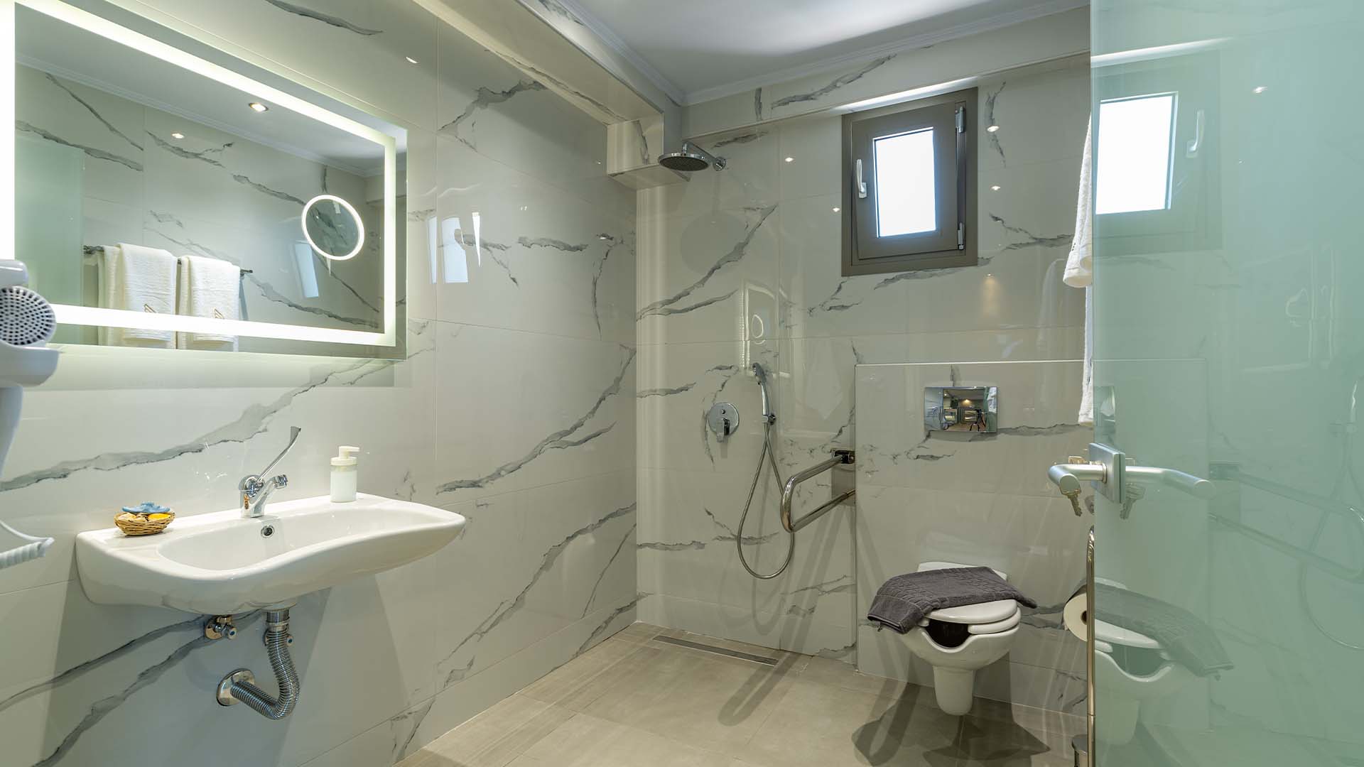 Estelle Luxury Boutique-Luxury suite sa pristupom.jpg
