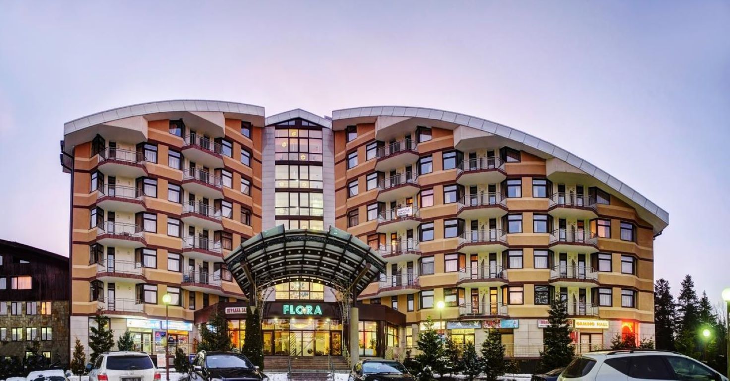 FLora Main Building-Ulaz u zgradu.jpg