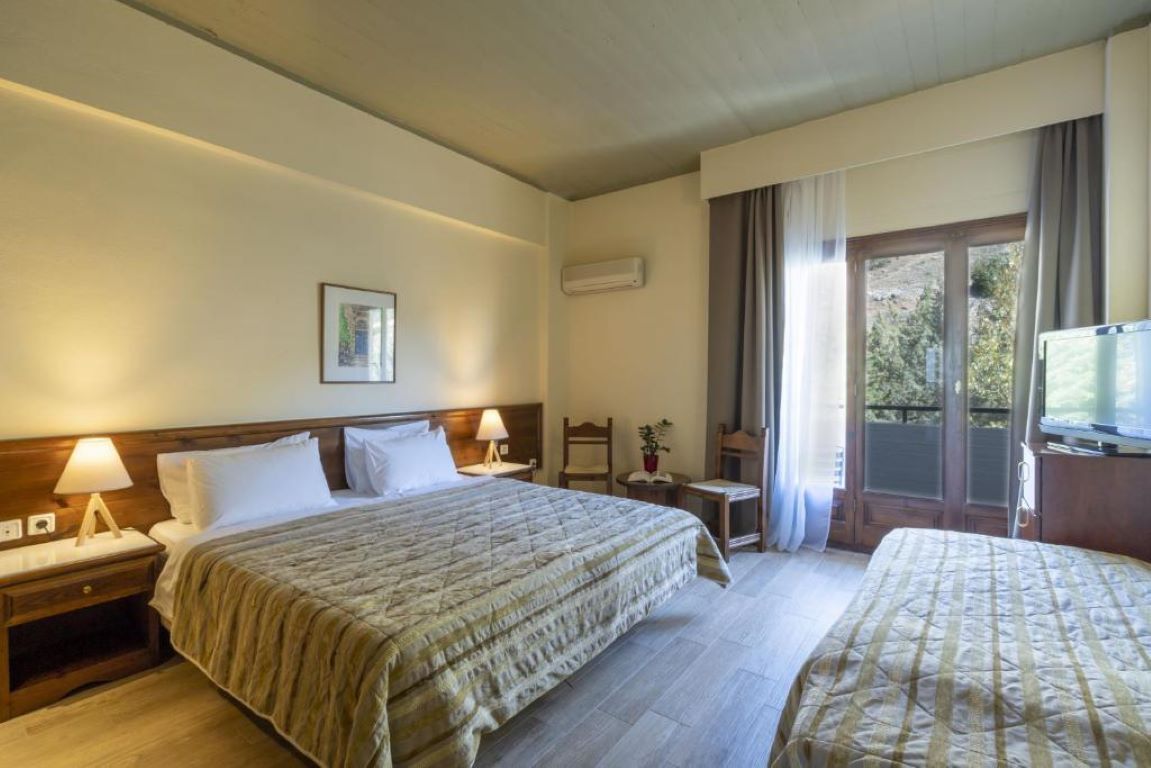 Hotel Domotel Anemolia-Standardna soba.jpg