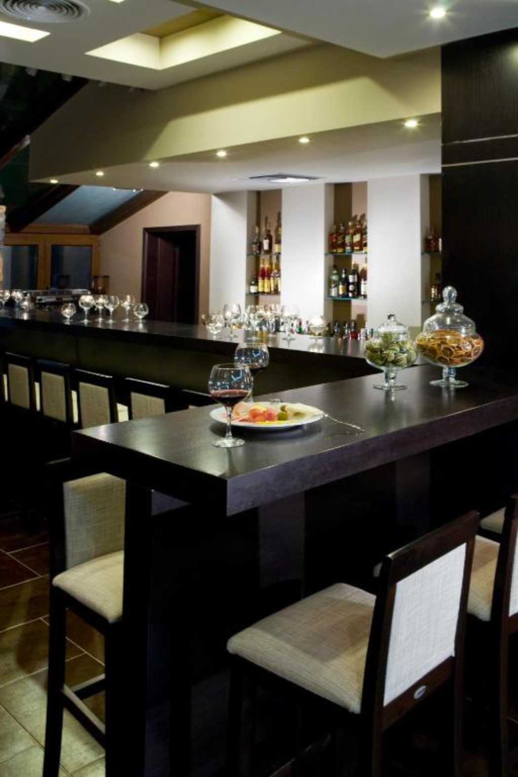 Domotel Neve Kaimaktsalan bar.jpg