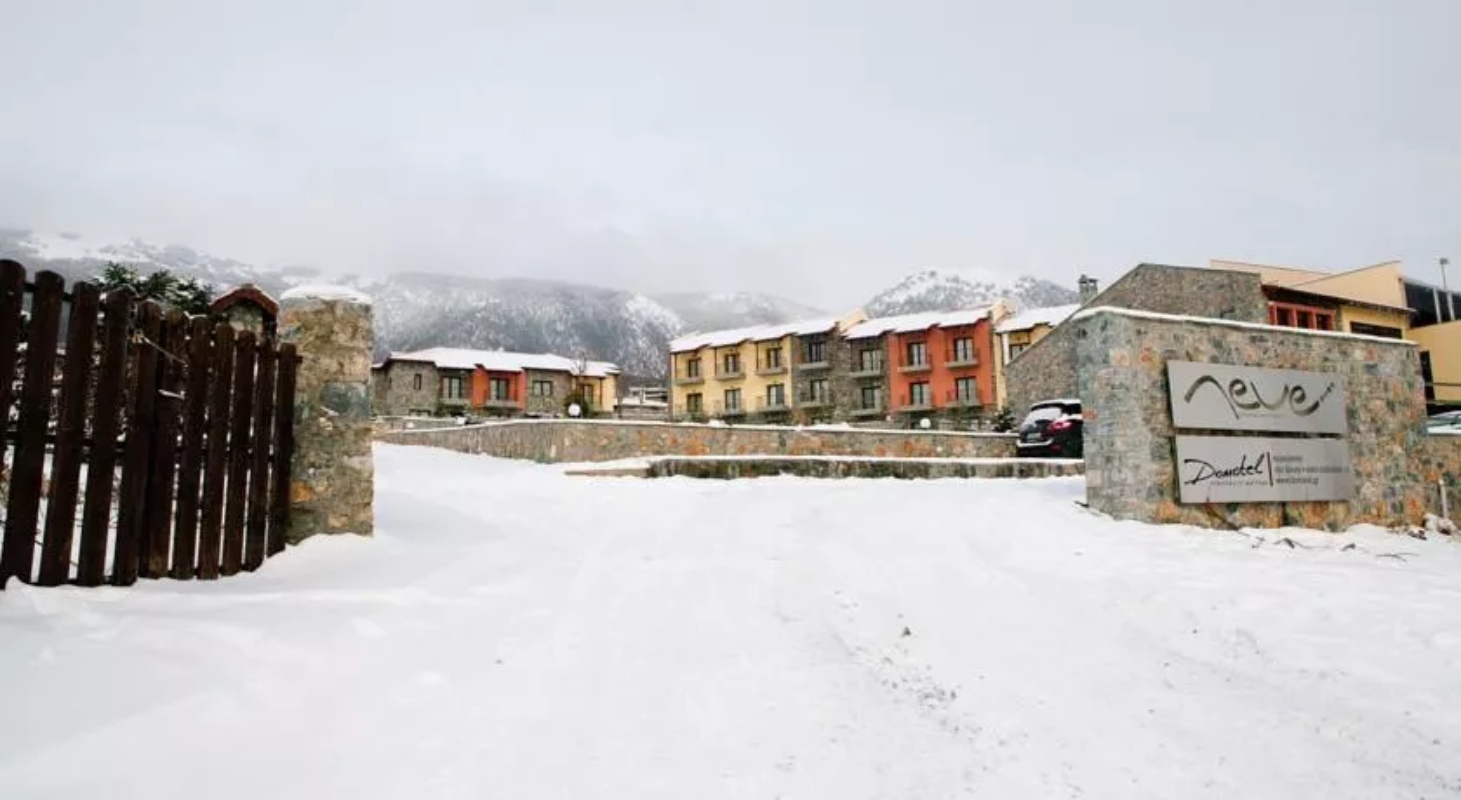 Domotel Neve Kaimaktsalan kompleks.jpg