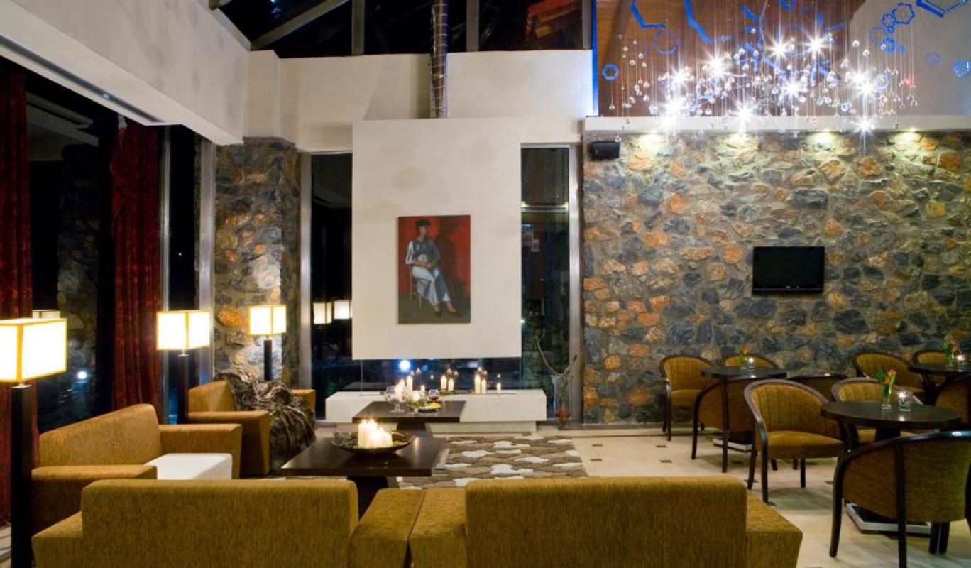 Domotel Neve Kaimaktsalan lobi.jpg