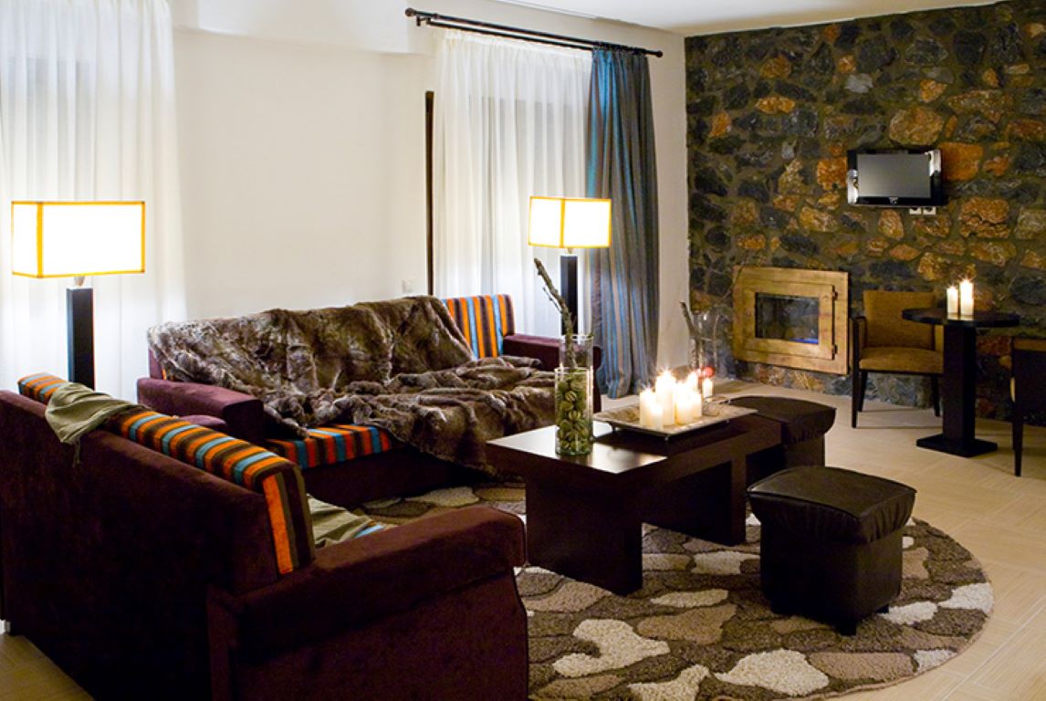 Hotel Domotel Neve Kaimaktsalan-Dvosoban suite.jpg