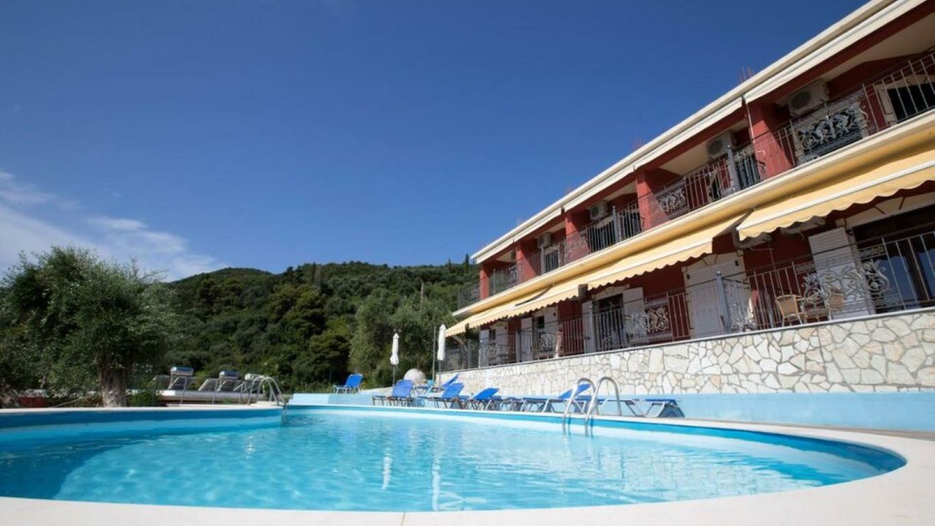 Hotel Enjoy Lichnos Bay Vilage-Bazen.jpg