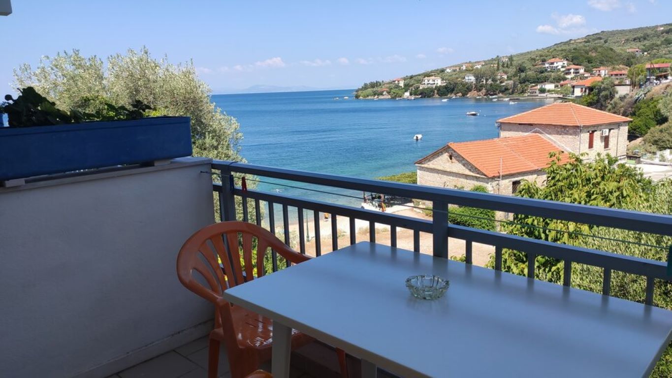 Nicolas Pelion hotel pogled sa terase.jpg