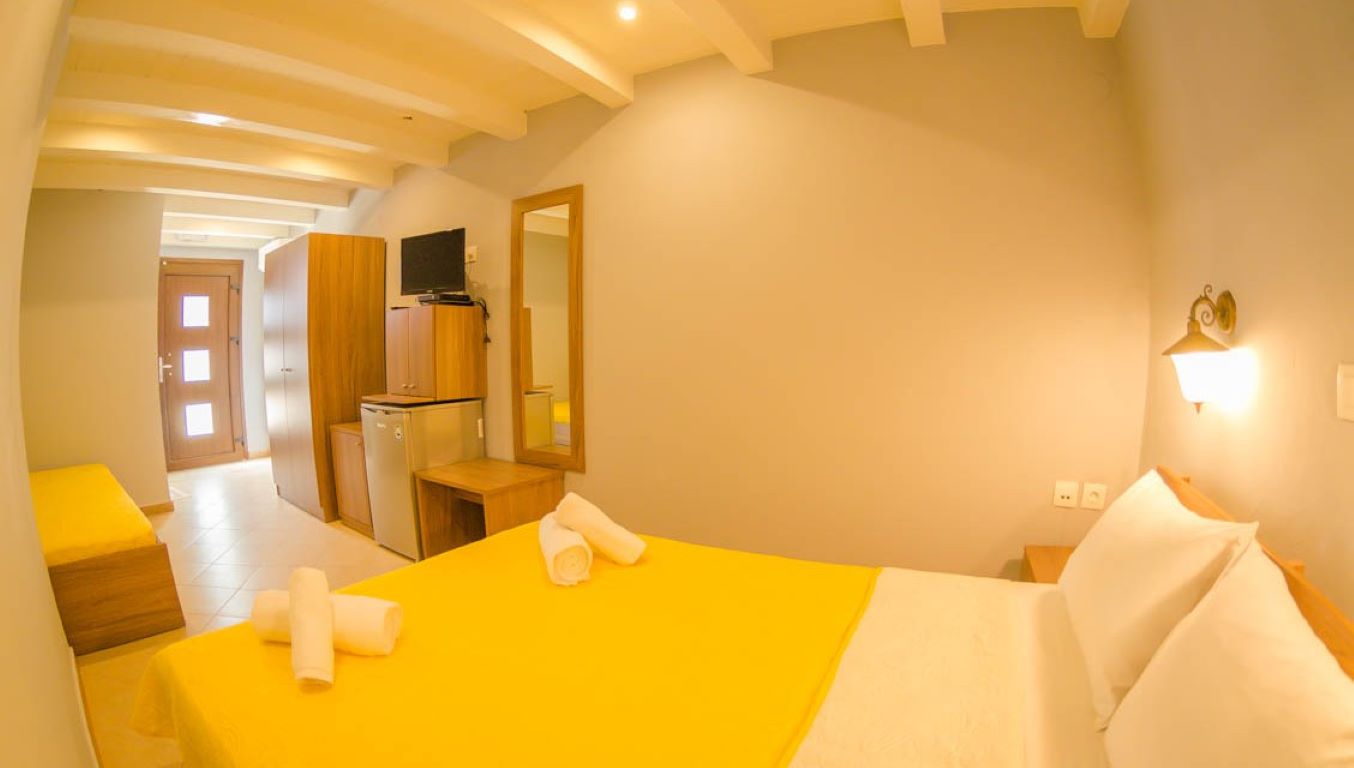 Hotel Anassa Studios-Porodicna ili cetvorokrevetna soba.jpg