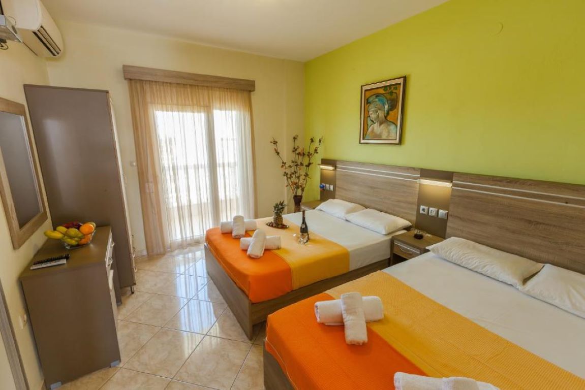 Villa Morfeas-Deluxe cetvorokrevetna soba.jpg