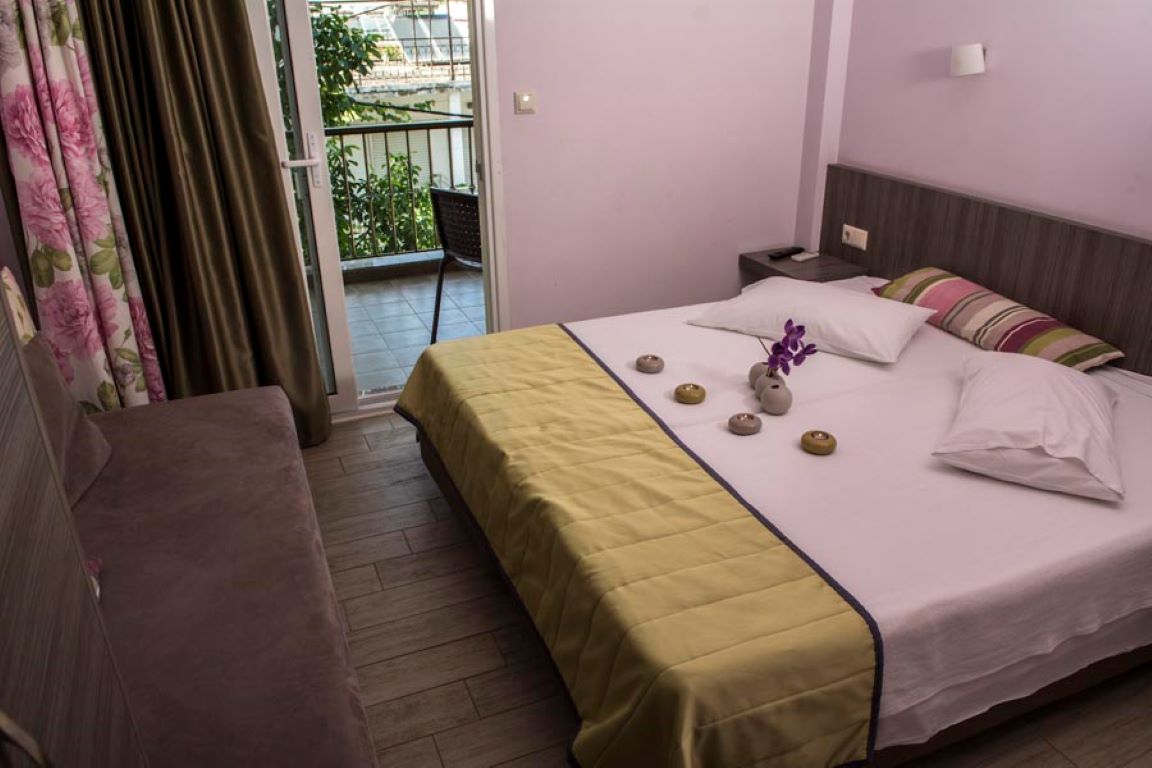 Olympos Hotel-Trokrevetna soba.jpg