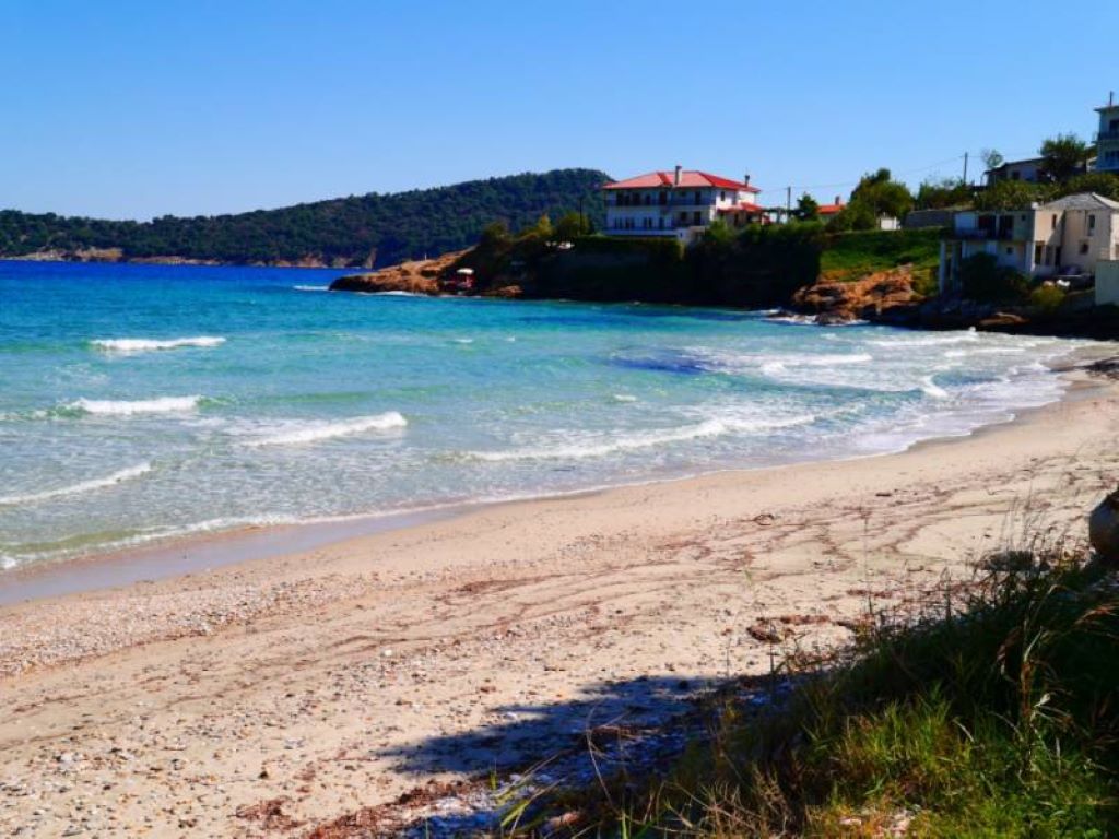 Blue Bay Beach Hotel-Plaza.jpg