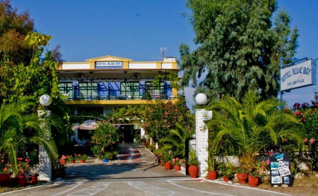 Blue Bay Beach Hotel-Prilaz hotelu.jpg