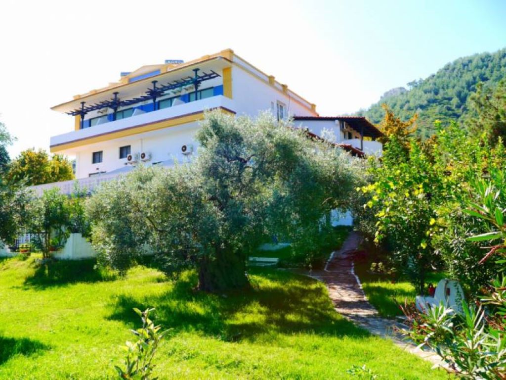 Blue Bay Beach Hotel-Spoljanji izgled.jpg