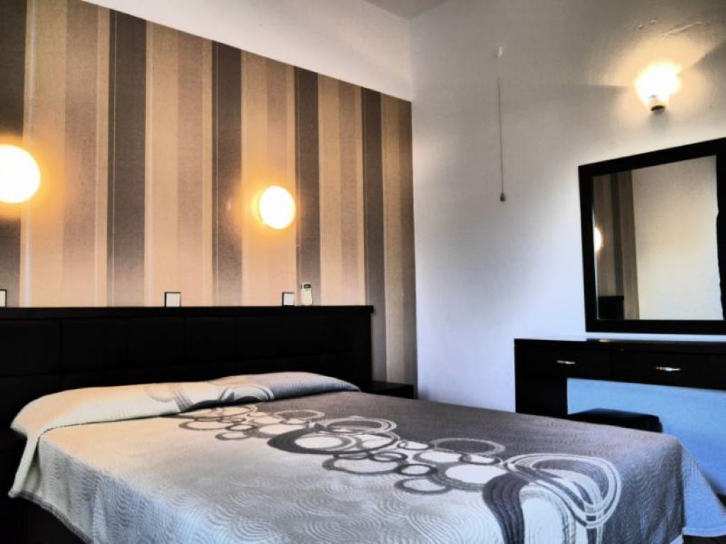 Blue Bay Beach Hotel-Studio pogled basta.jpg