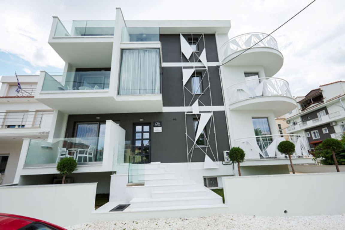 La Boheme Luxury Living-Prilaz hotelu.jpg