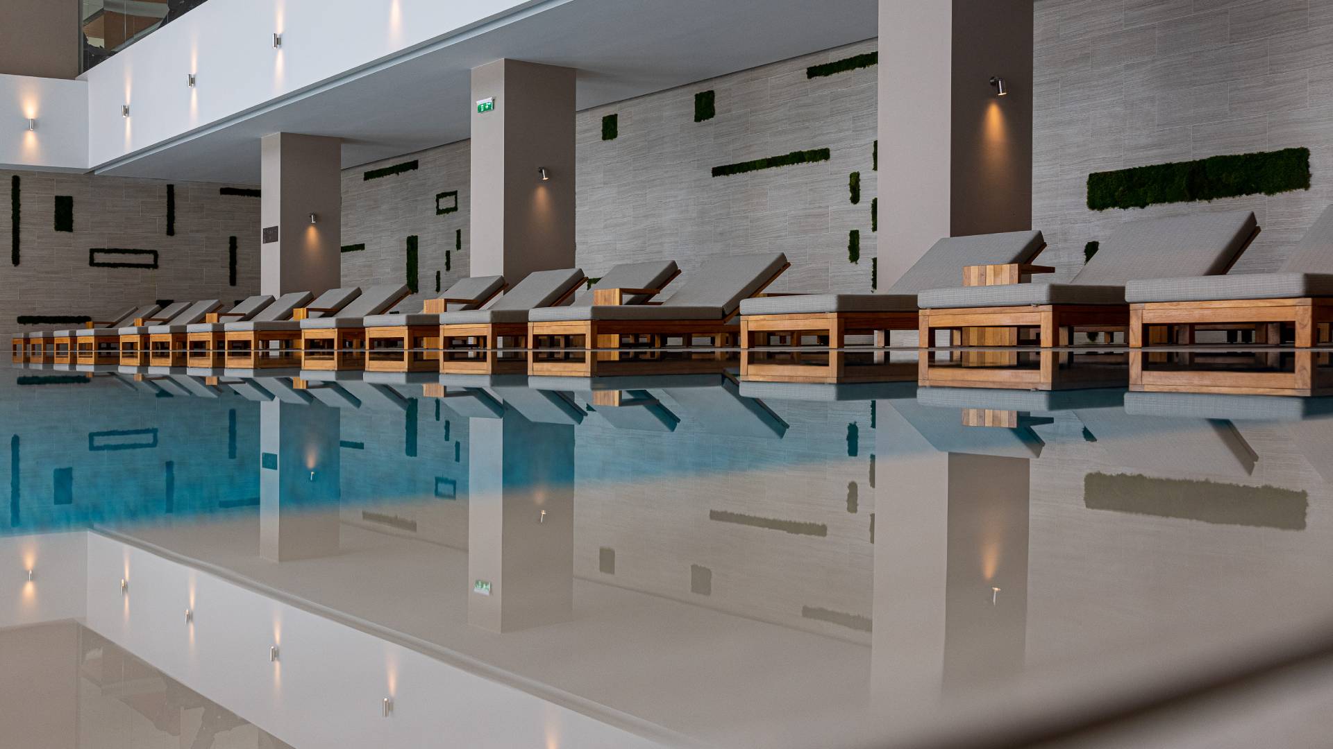 ANgsana Corfu Resort & Spa-Unutrasnji bazen.jpg